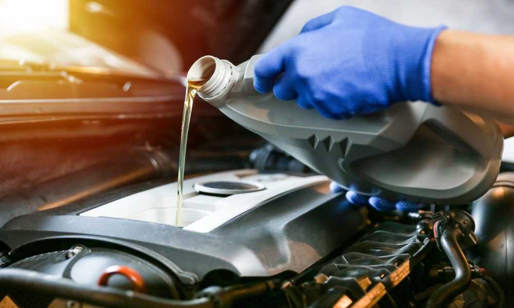 What happens can you put engine oil in a hot car